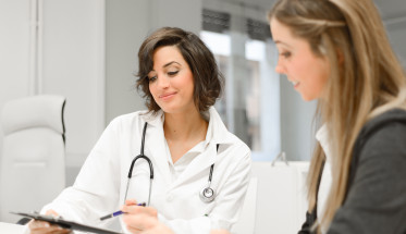 Doctor explaining diagnosis to her female patient