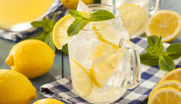 Homemade Refreshing Yellow Lemonade