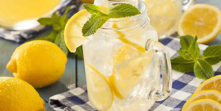 Homemade Refreshing Yellow Lemonade